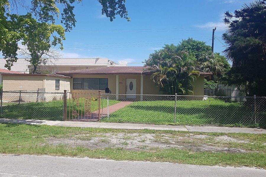 1st image of 907 NE 164th St