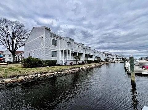 3rd image of 7 Harbor Watch Dr Unit 207