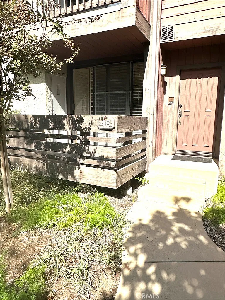 2 bed, 2.5 bath, 1338 sqft, $3,600 — Photo 2