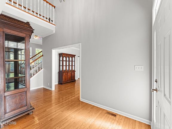 5th image of 1201 Dreamview Ln
