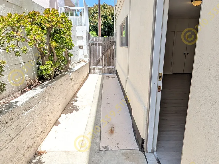 1420 Barry Ave #4 — Photo 10