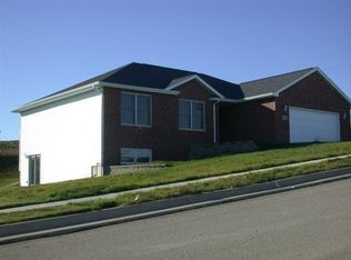 6194 Forest Hills Dr, Dubuque, IA 52002