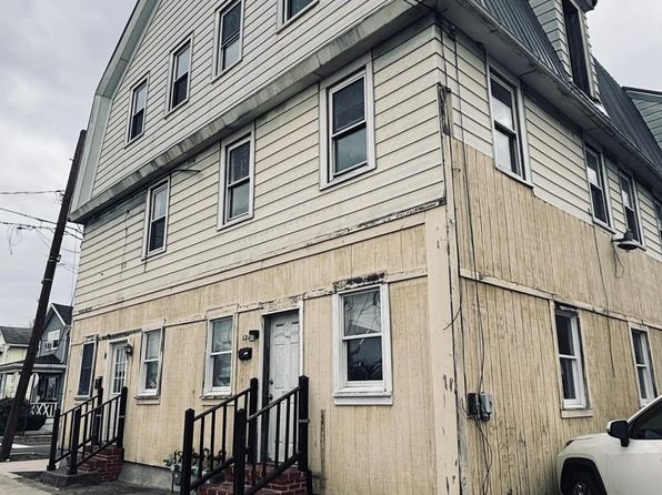 126 S Main St APT 2