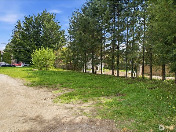 3rd image of 5 XX Boulevard Road SE