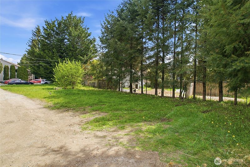 3rd image of 5 XX Boulevard Road SE