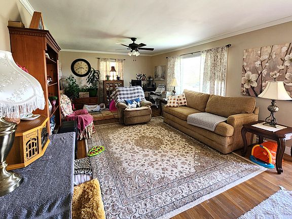 3rd image of 308 Mockingbird Ln