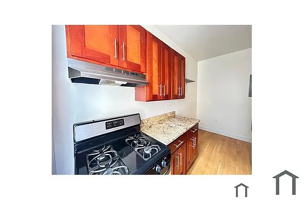 Photo 1 of 7 - 400 E Gun Hill Rd - Bronx, NY Primary Photo - 400 E Gun Hill Rd