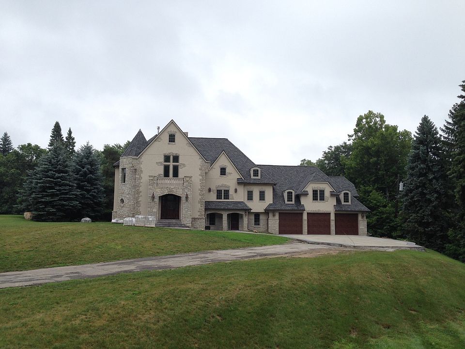 1st image of 1867 Raymond Pl
