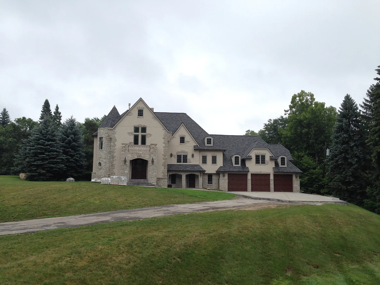 1867 Raymond Pl photo 1