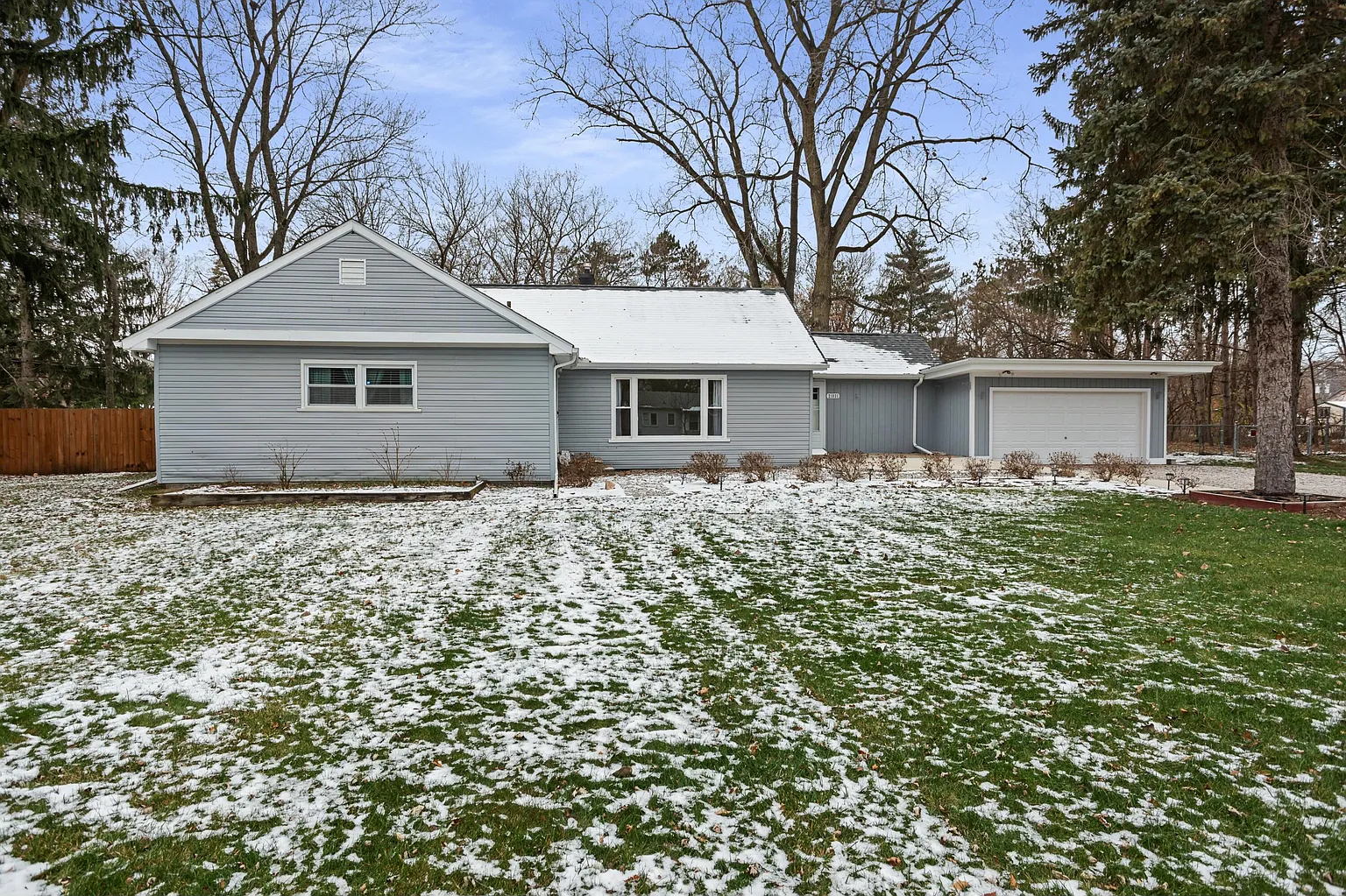 21031 Delaware St photo 1