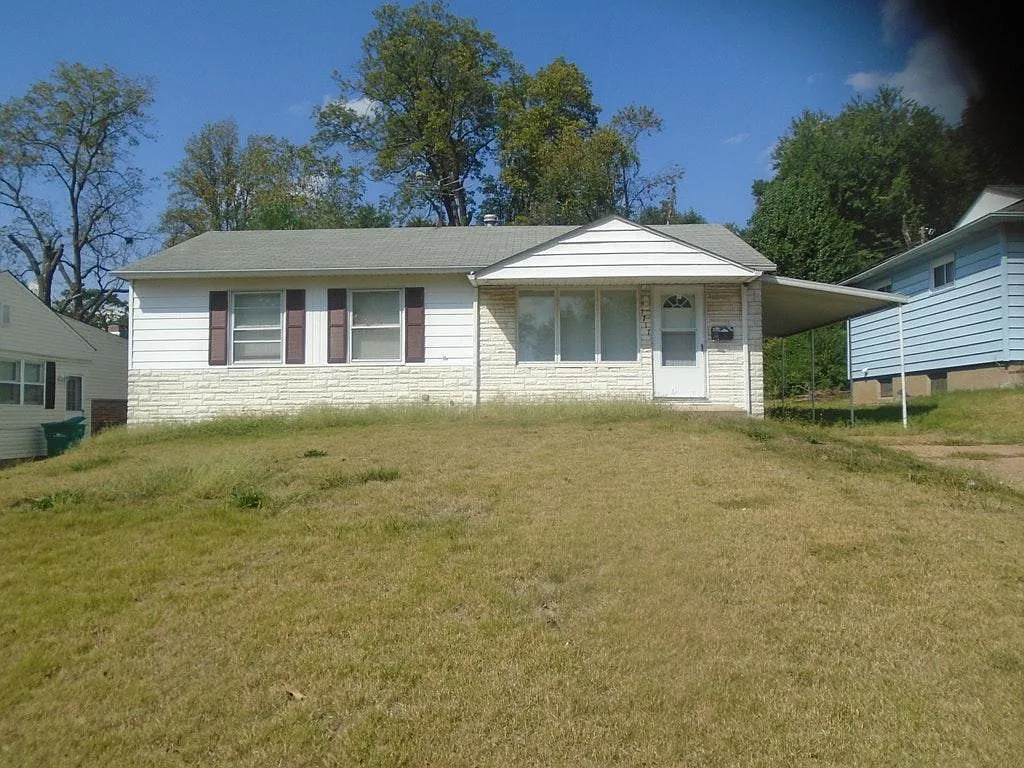 1717 Kappel Ave photo 1