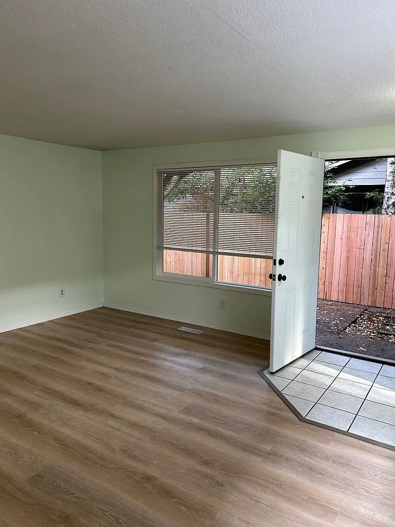 (882) Grant Circle Home - 2 Bedroom / 2 Bathroom — Photo 4