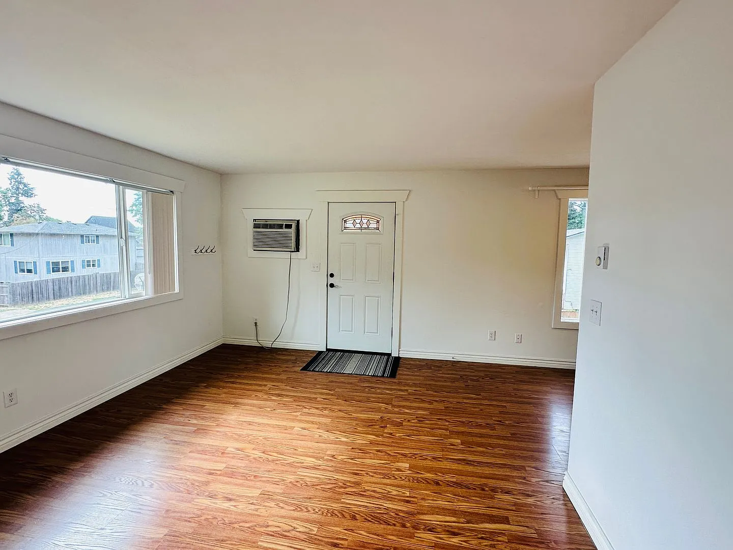 Charming & Cozy Camas Duplex — Photo 4