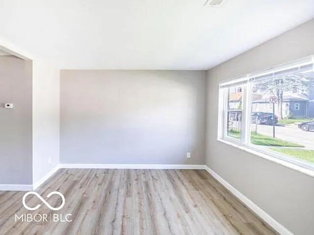617 N Oxford St — Photo 5