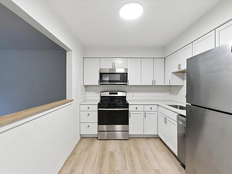 Fernshire Apartments — Photo 21
