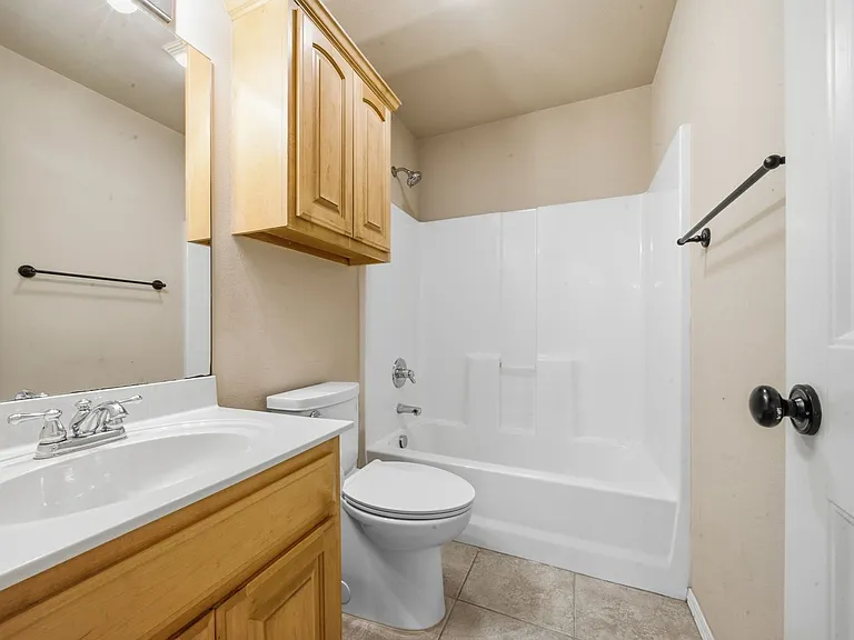 14738 Courtney Dr — Photo 19