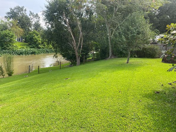 1914 E Bayou Rd