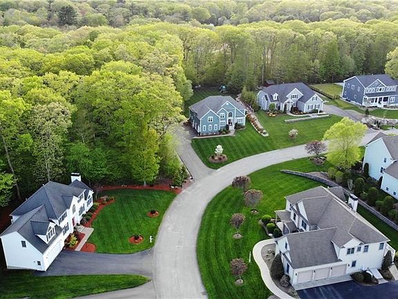 4th image of 27 Billington Cir