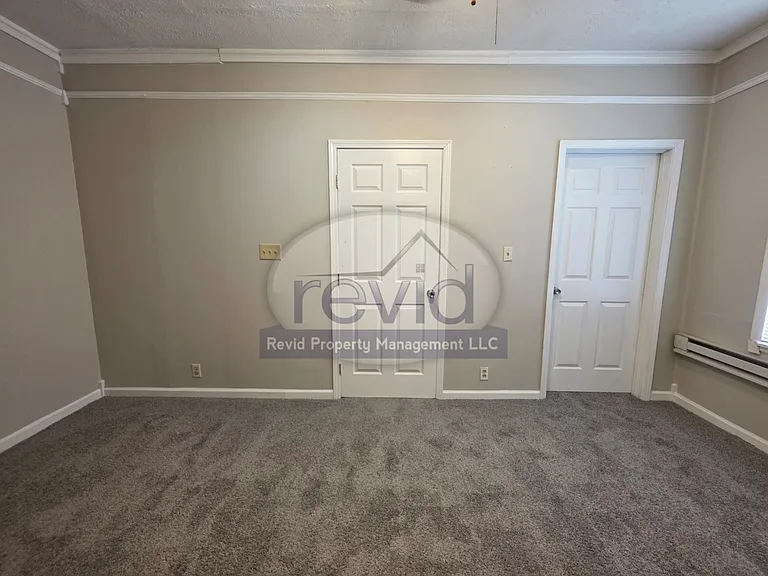 85 Evergreen — Photo 12