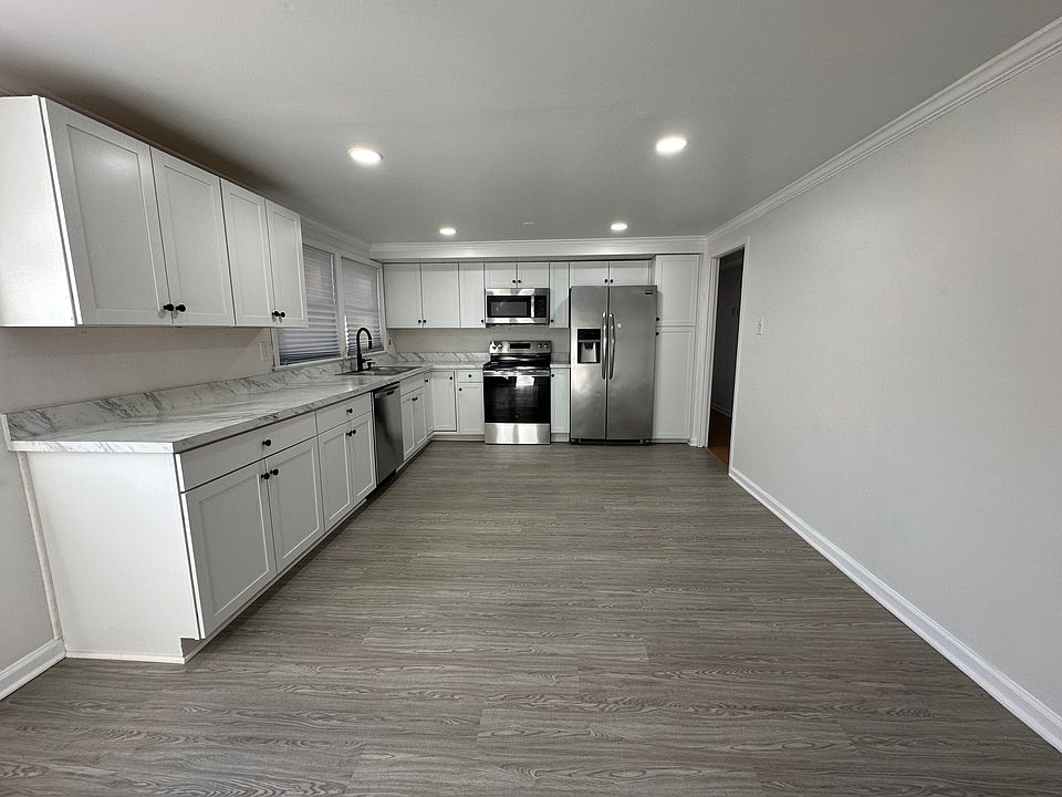 Remodeled kitchen with plenty of cabinet space and space for entertaining