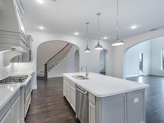 5th image of 2105 Grafton Ln