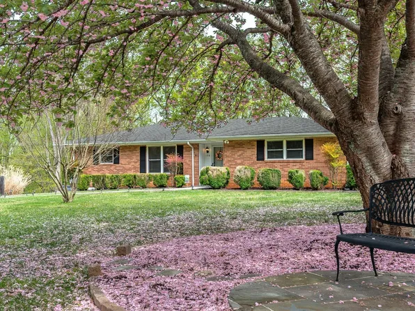 150 Howard Dr, Lynchburg, VA 24503