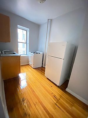 4th image of 969 Carroll St APT B1