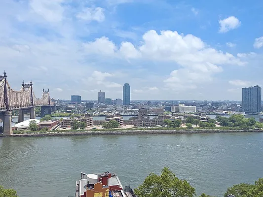 Sold by Sotheby's International Realty | media 7