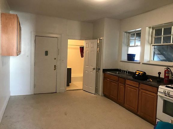 5th image of 75 Lockwood Ave
