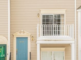 208 Sapphire Ln, Franklin Park, NJ 08823