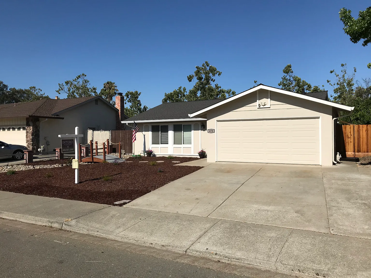 470 Oriole Ave photo 1