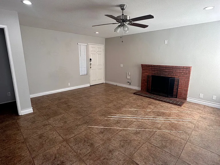 11929 Sugar Creek Ct — Photo 3