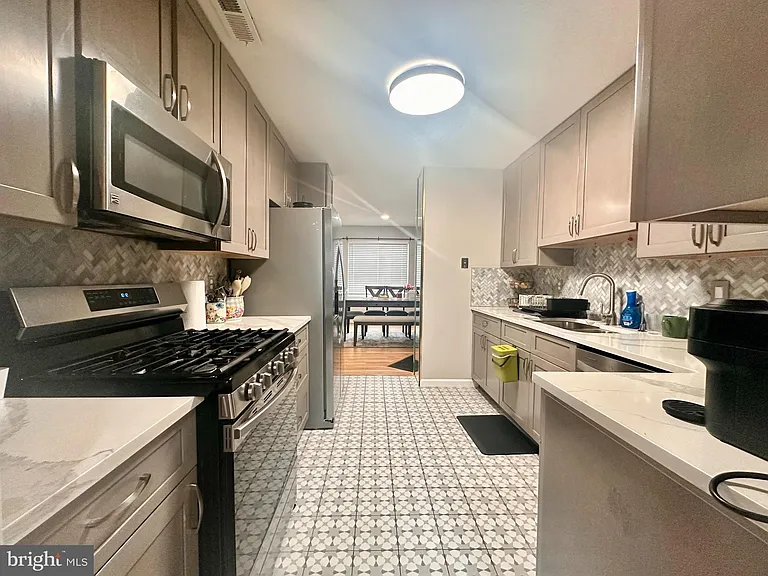 163 Thoreau Dr — Photo 11