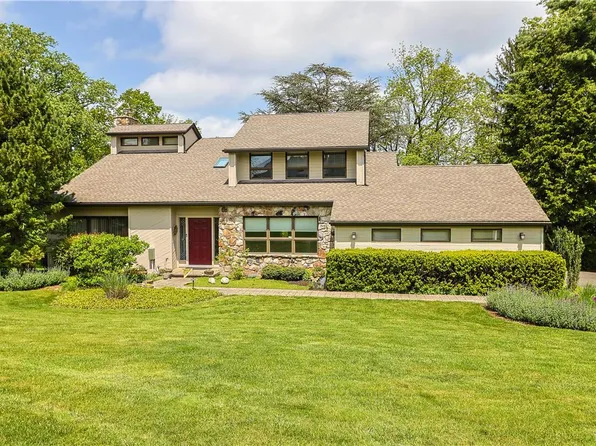 5231 Arctic Cir, Emmaus, PA 18049