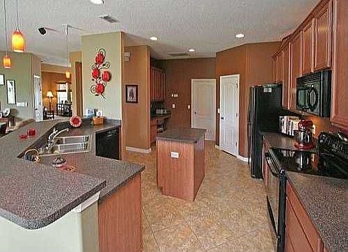 Roomy Island Kitchen