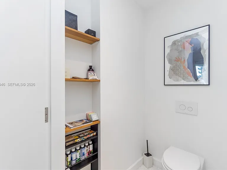 700 NE 26th Ter #1005 — Photo 32