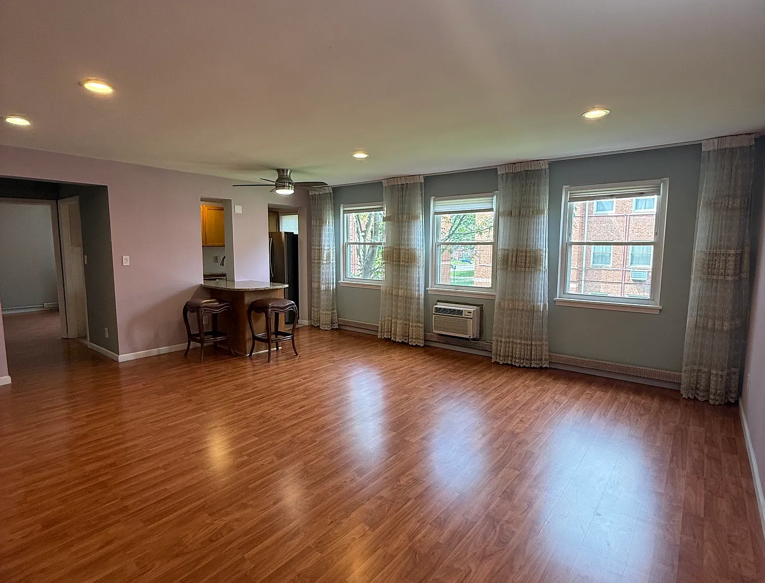 2 bed, 1100 sqft, $1,350 — Photo 1