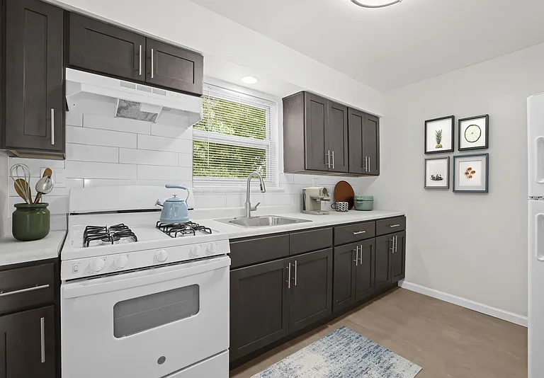 450 W End Ave — Photo 2
