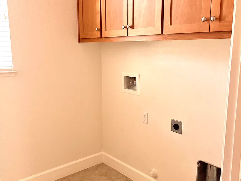105 Farnham Ln — Photo 27