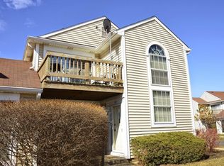 675 Le Parc Cir, Buffalo Grove, IL 60089