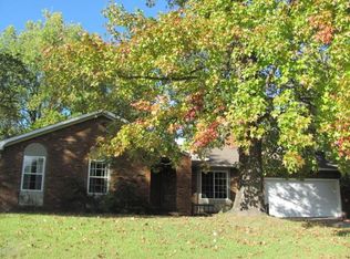 1420 Dogwood Rd, Carbondale, IL 62902