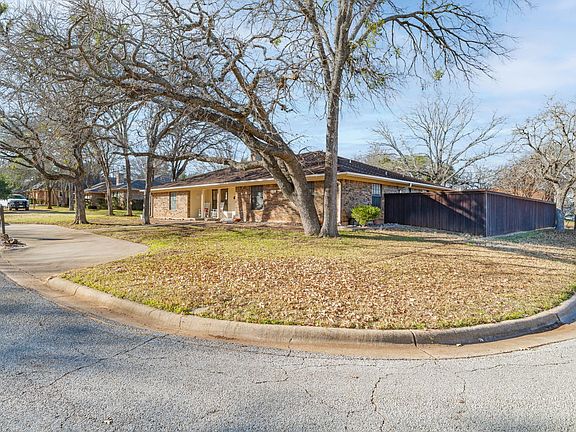 3rd image of 1511 Oak Forest Dr