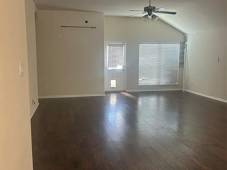 8407 N Broadleaf Ave — Photo 11