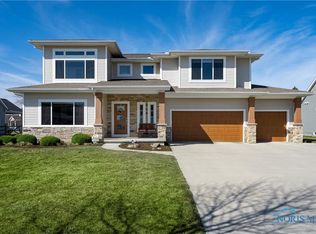728 Delaware Dr, Perrysburg, OH
