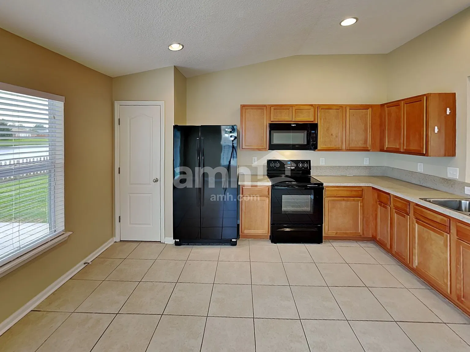 3 bed, 2.0 bath, 1590 sqft, $2,295 — Photo 4