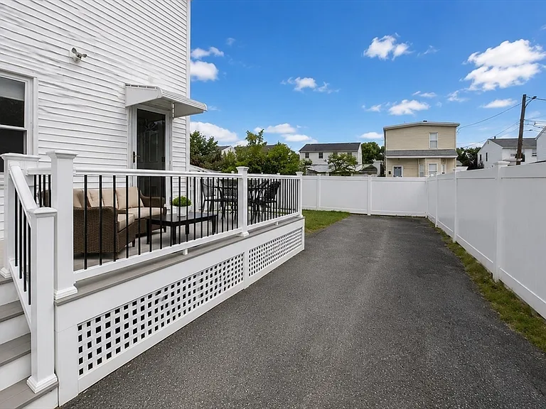 27 Franklin Ave — Photo 19