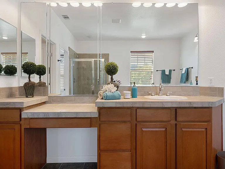 477 Hawk Canyon Ct — Photo 9