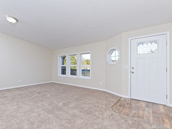 5th image of 713 Cardinal Ave NE