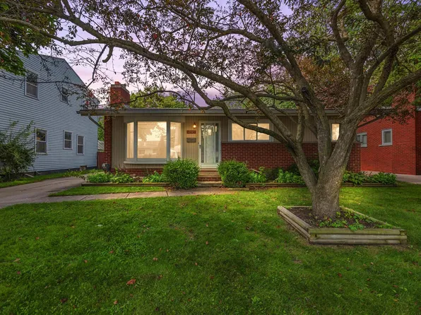 21636 Sunnydale St, Saint Clair Shores, MI 48081