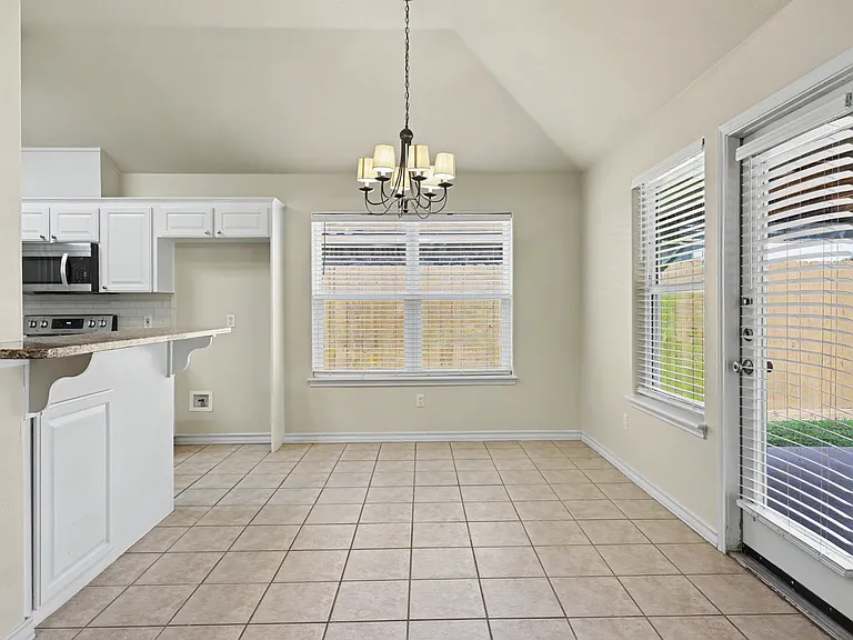 1111 Meadowbrook Dr — Photo 10